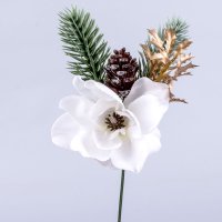 Веточка заснеженная с белым цветком