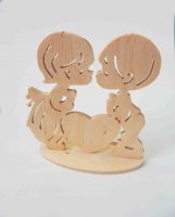 Фигурка деревянная  "Мальчик и девочка на подставке", 9х10см