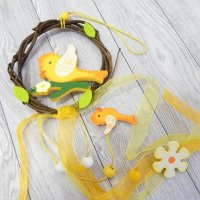 Декоративний весняний віночок із пташками